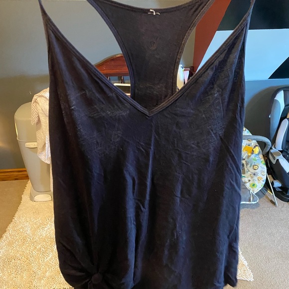 Brand name tops - Picture 2 of 8